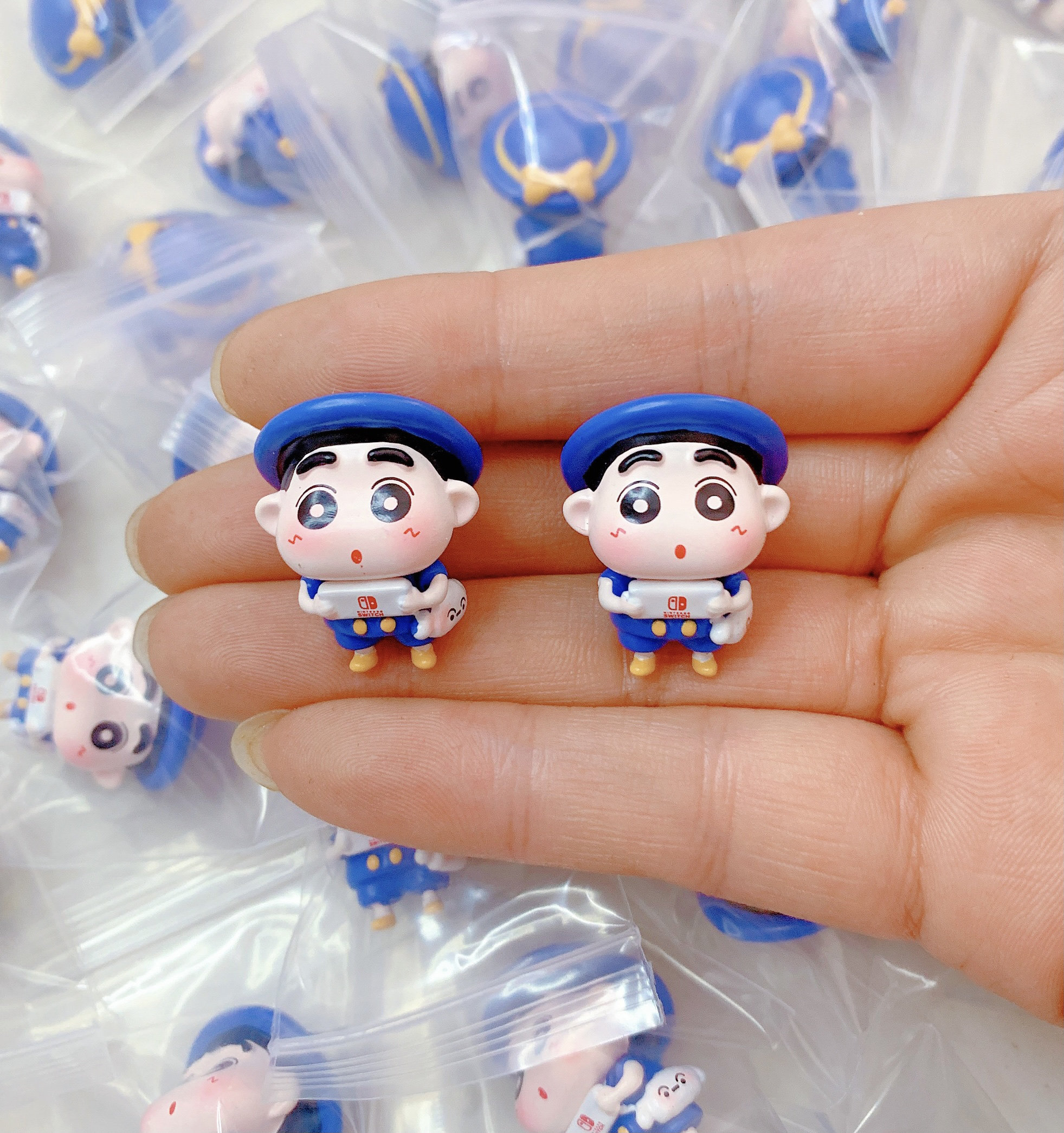 散货打电动游戏机小新