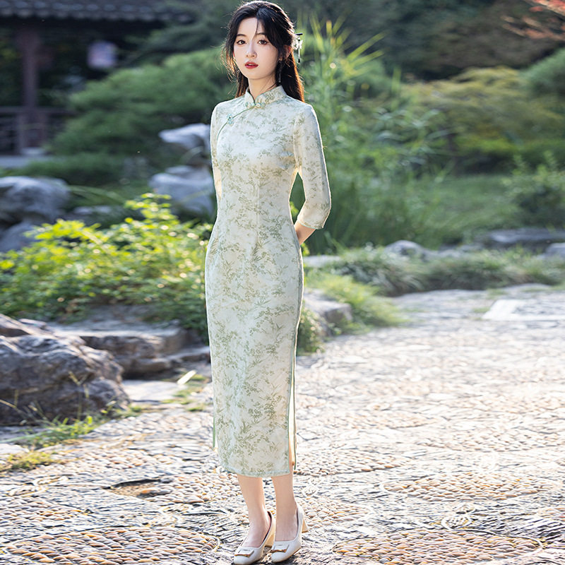 2025国风长款文艺改良旗袍新款年轻款少女甜美气质显瘦日常