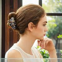Danish Evita Peroni hair clips with a high-end acetate grip for women, featuring shark hair clips on the back of the head thumbnail 8