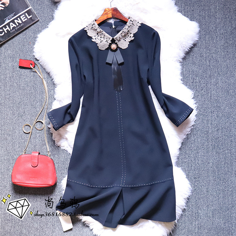 2021新款明线设计钩花蕾丝娃娃领小香风气质连衣裙显瘦小a直筒裙