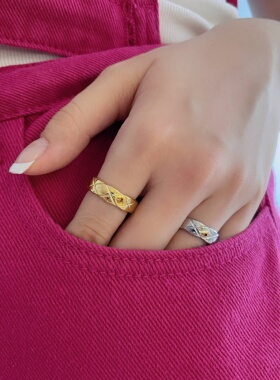 7 rings 时尚经典菱格纹小香风指环高保色真空电镀钛钢个性戒指