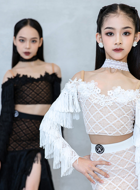 星辰舞服拉丁舞女儿童新款气质黑白双色合身显白飘逸流苏演出套装