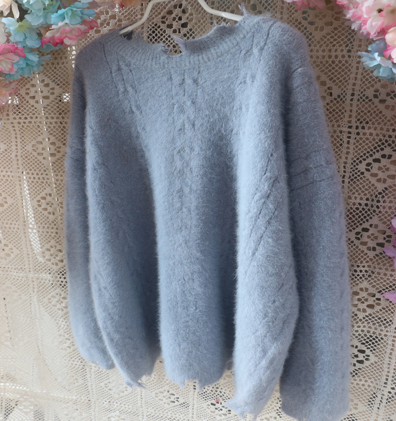 灰蓝色领口破洞时尚宽松柔软毛衣