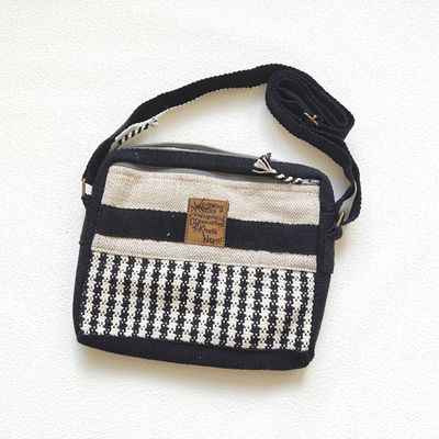 alloy尼泊尔森系可斜背布包