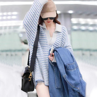 戚薇同款蓝色条纹毛衣女中长款秋冬翻领V领针织衫宽松外穿秋冬