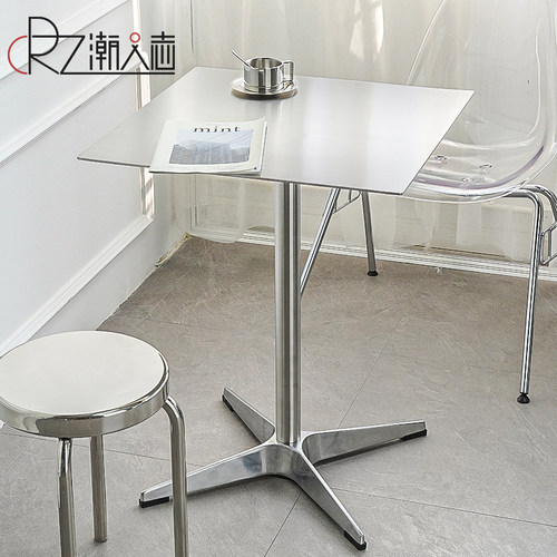 北欧轻奢餐桌家用小户型咖啡厅