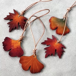 原创设计手工植鞣牛皮枫叶包包挂饰银杏叶挂件钥匙扣皮绳