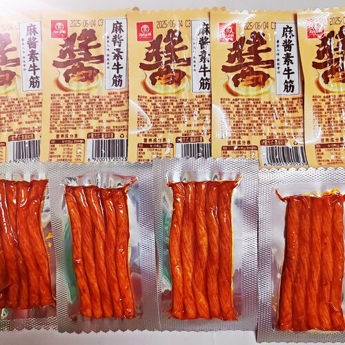 周氏e族麻酱素牛筋20g麻辣甜辣
