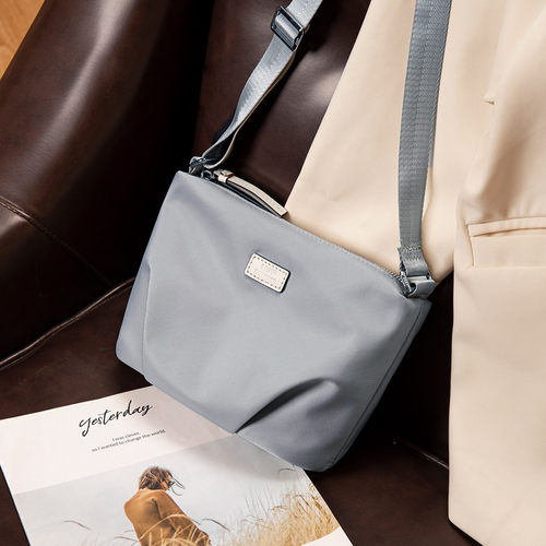 莱夫海盐尼龙云朵包女帆布单肩包