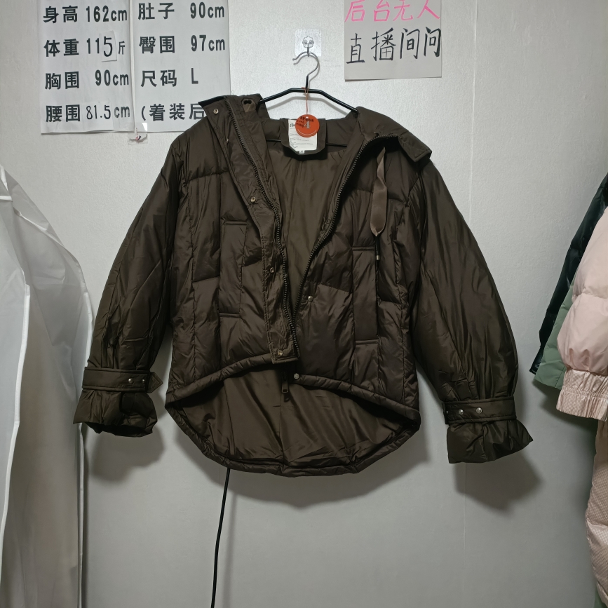 网红款，雪L蝙蝠袖90白鸭绒羽绒服女，不带毛领。M125斤