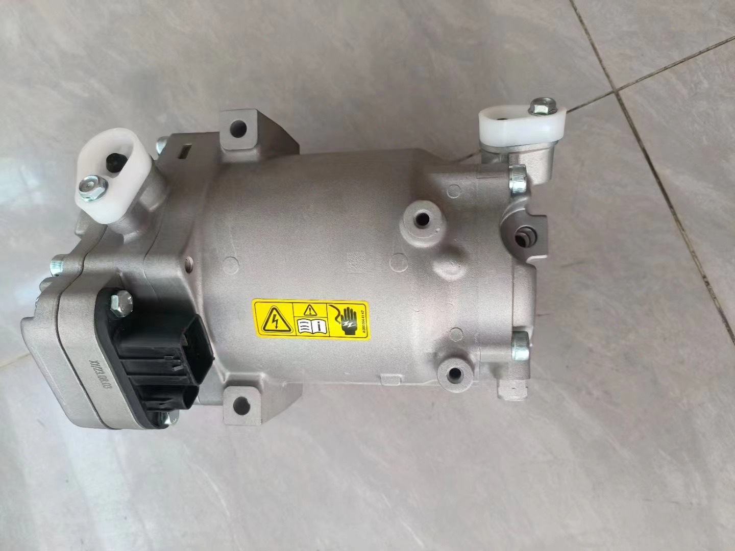 英菲尼迪Q70/M35 ​92600 1MG0A新能源混动汽车空调压缩机空调泵