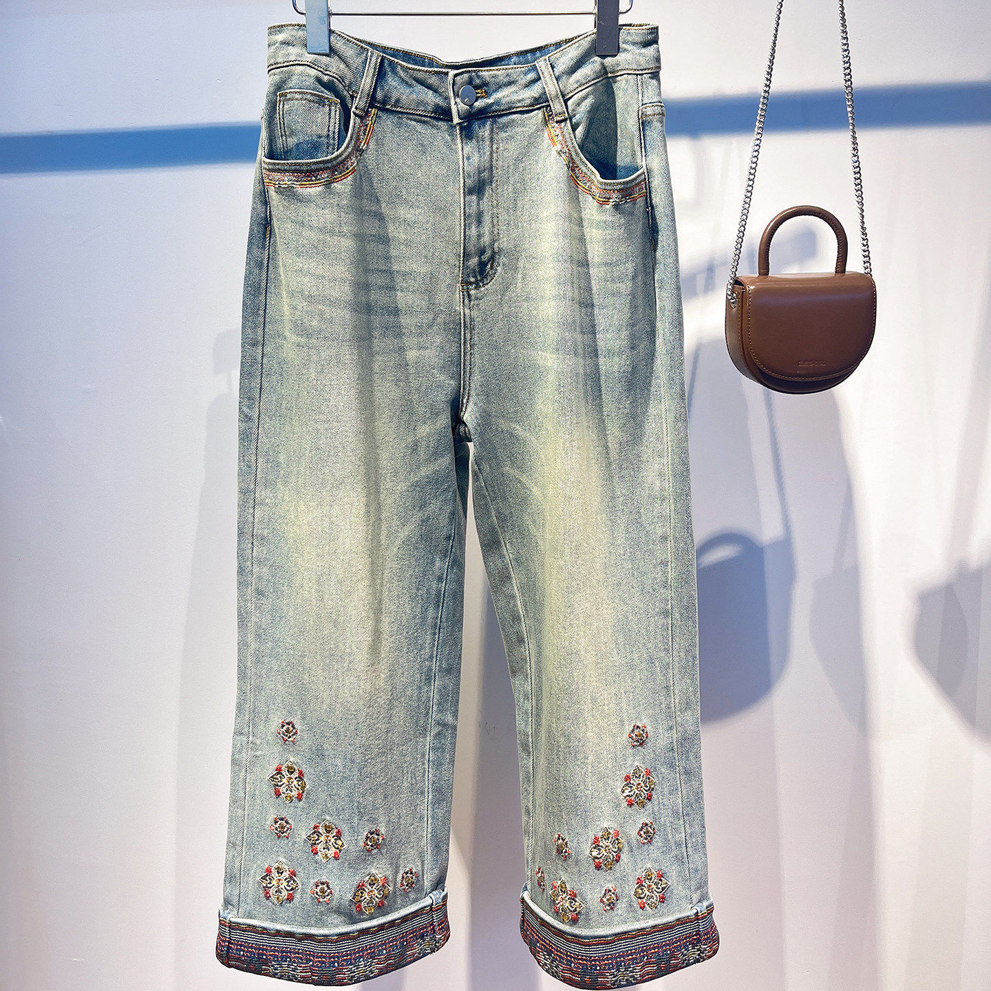 2026春夏新款复古水洗做旧棉混纺裤脚刺绣高腰阔腿牛仔裤女