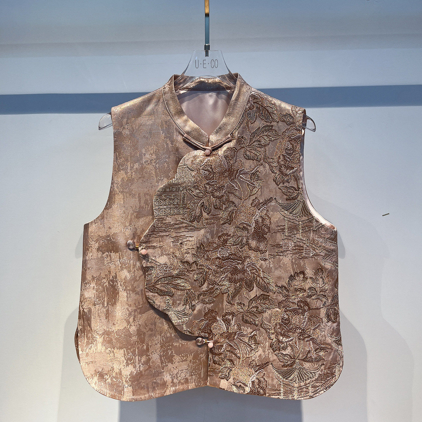 2026春装新款国风立领斜襟盘扣重工刺绣国风百搭马甲坎肩女潮