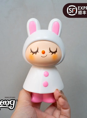 【Bang】现货 UNBOX LUNAR NEW YEAR GREENIE 兔兔雨衣女孩 潮玩