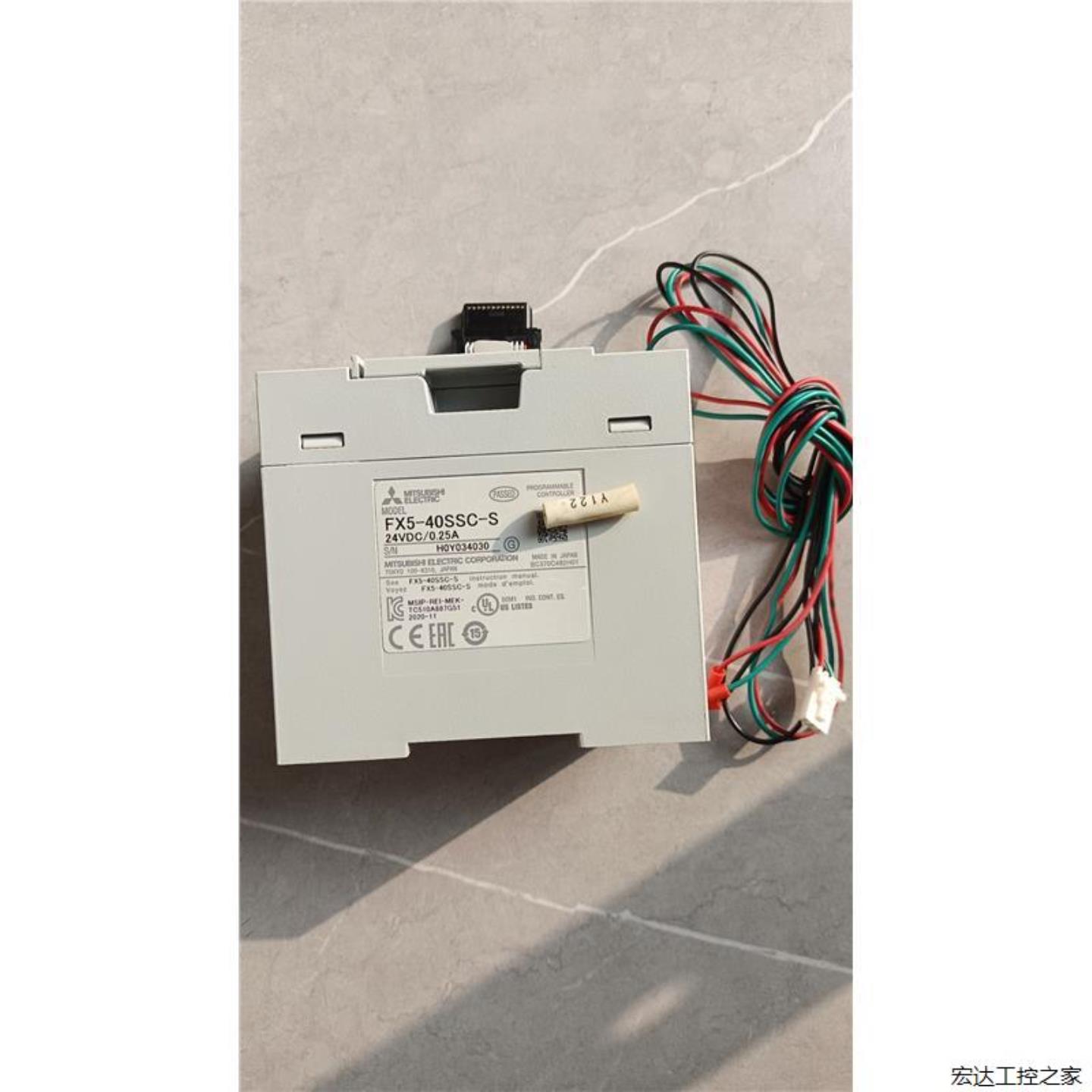 FX5-40SSC-S成色好功能正常电源线和盖板齐全实拍图