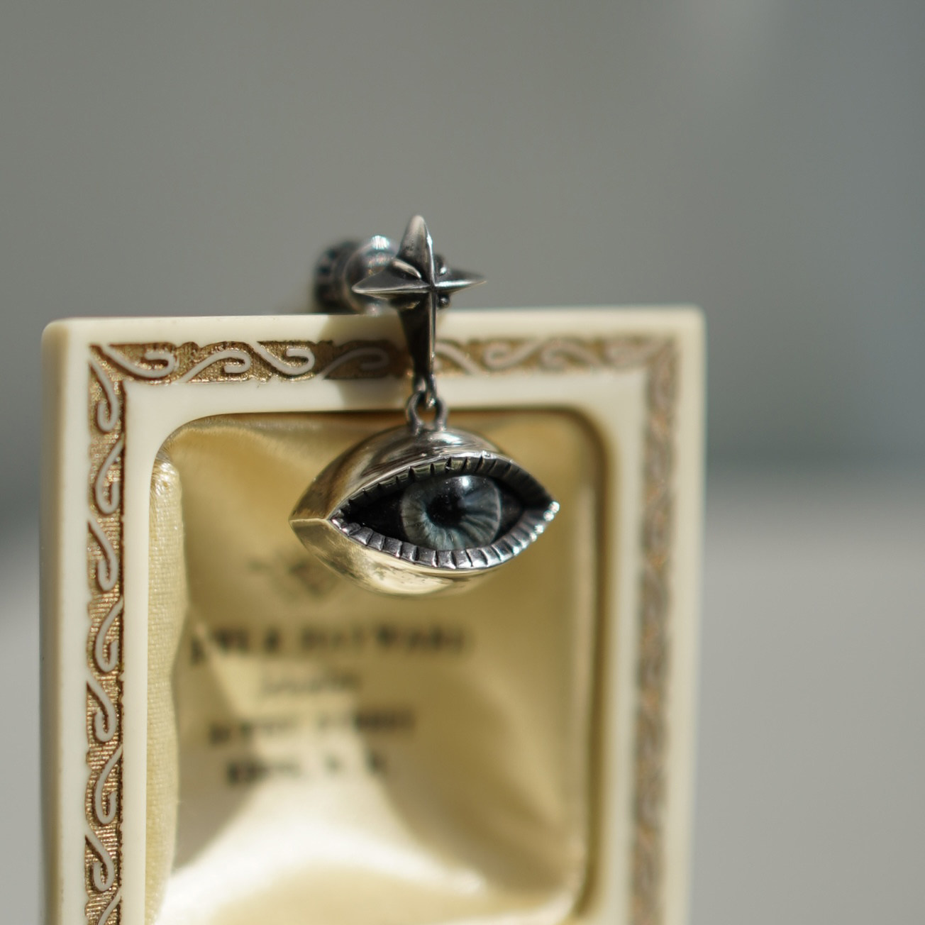 睡莲生生世世 原创设计925纯银耳钉全黑眼睛元素个性暗黑小众耳环,饰品/流行首饰/时尚饰品新,耳钉,淘宝优惠券,粉丝福利购,淘宝优惠卷