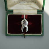 睡莲生生世世 小众童趣挂坠 原创设计925纯银牙齿吊坠暗黑个性