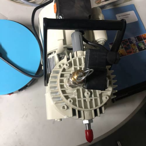 KNF泵PME0438-035 具体参数看铭牌 电磁阀歪了--议价商品