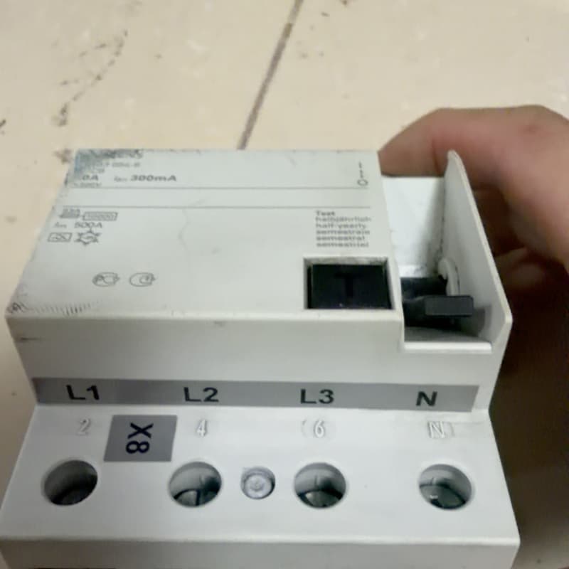 西门子 5SM3 654-6 漏电断路器成色如图功能完好实价--议价商品