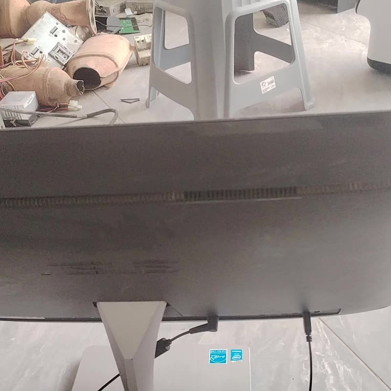 华硕24英寸一体机电脑，型号看图片，功能正常，有使用痕迹，成--