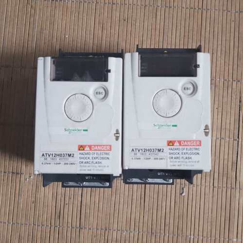 施耐德变频器370W单相输入ATV12H037M2，二手包好--议价商品