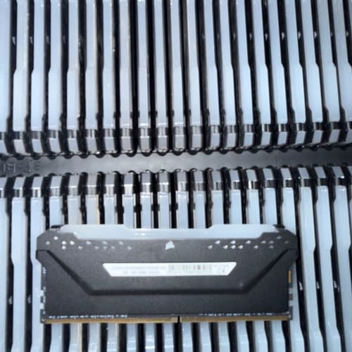 海盗船VENGEANCE RGB PRO DDR4 16G--议价商品