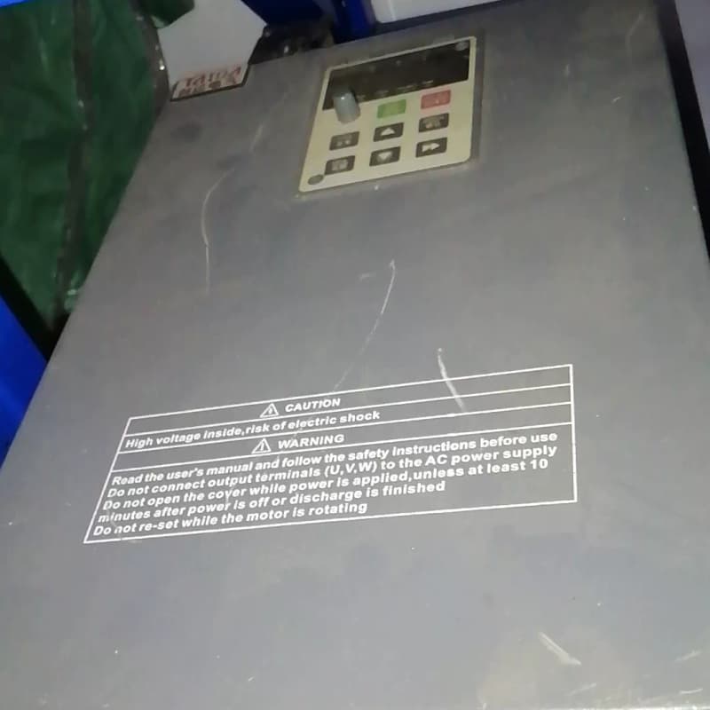 台达变频器V8 4T 18R5GB，37A功率，380V三相--议价商品