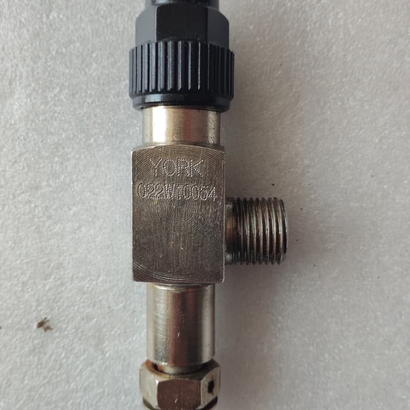 约克冷水机压力传感器连接角阀 O22W1054--议价商品