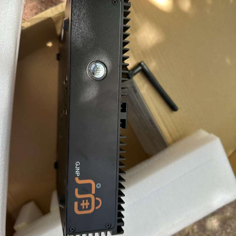 你小主机，这个小主机可以装win7。全新的。可以装爱快--议价商品