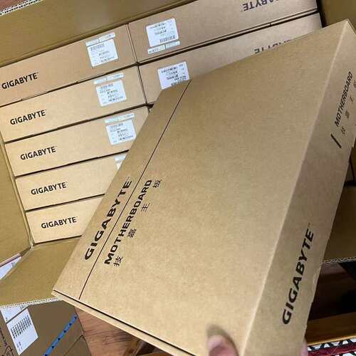 全新盒装 Gigabyte/技嘉MZ32－AR0 rev3.--议价商品