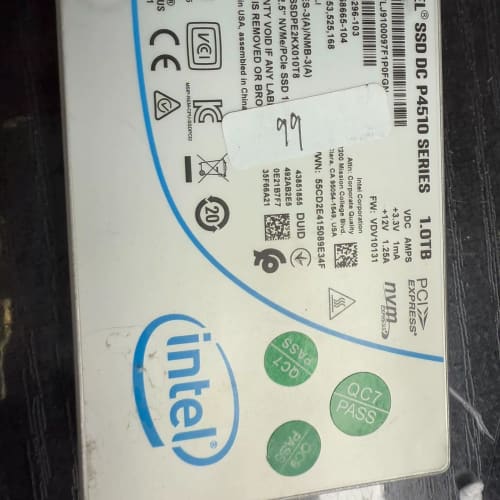 英特尔 1.0T 2.5 NVME U.2 硬盘!!!--议价商品
