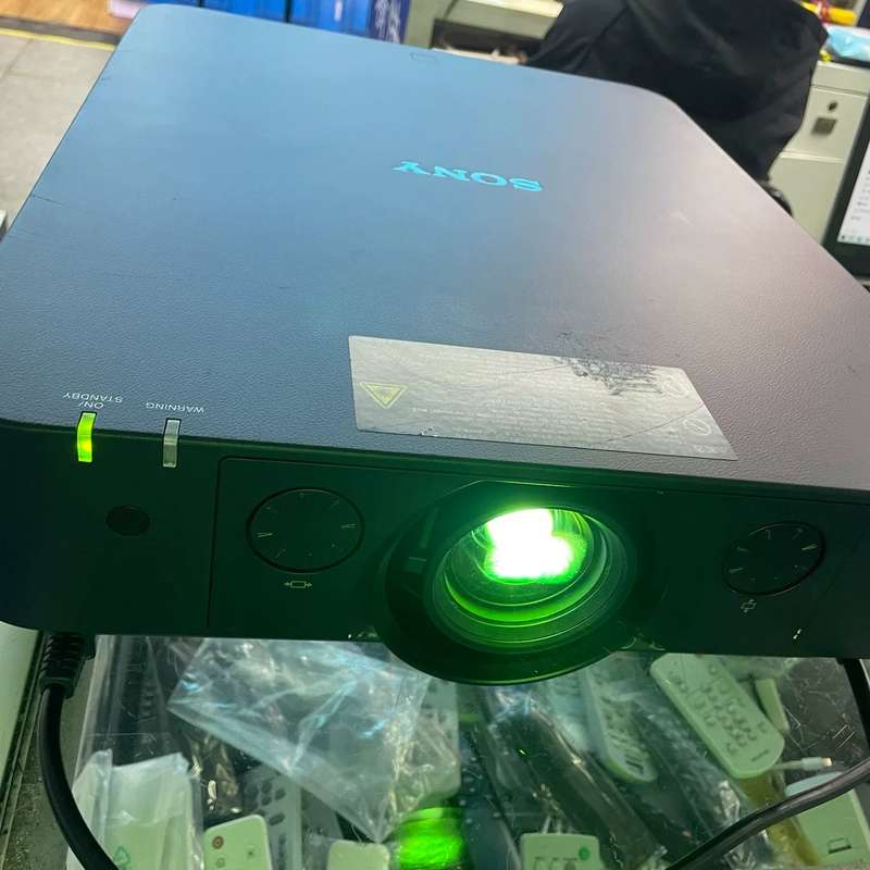 索尼 VPL －F420HZ高清投影机，激光、1920 x--议价商品