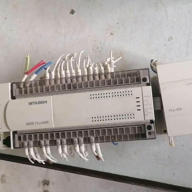 三菱FX2N—64MR-001,成色特别新,标价是主机价格,--议价商品