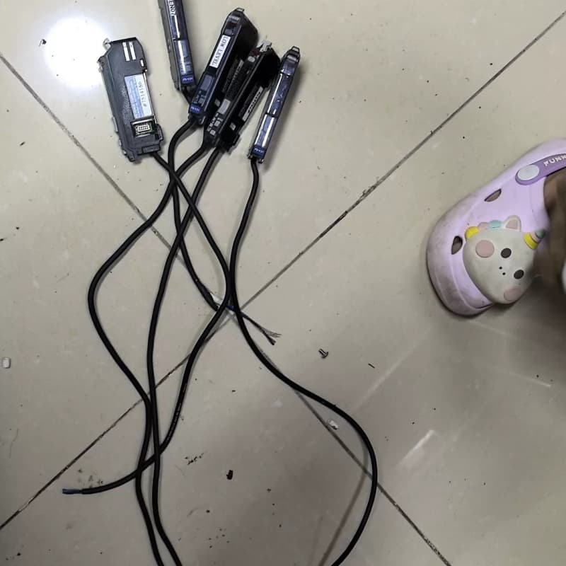 基恩士 FS-V31光钎放大器 短线5个两个缺盖子,功能完好--议价商