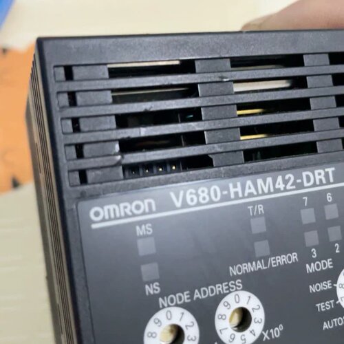 V680-HAM42-DRT 控制器，9成新个别地方有--议价商品