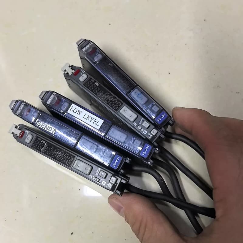 基恩士 FS-V31光钎放大器 短线5个两个缺盖子,功能完好--议价商