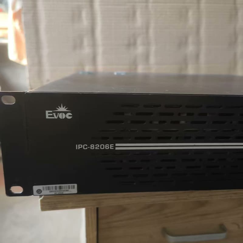 EVOC工控机IPC-8206E 实物图片 外壳轻微划痕--议价商品