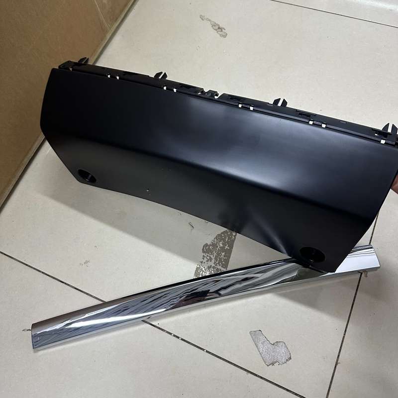 Jeep大切诺基后保险杠拖车杠盖+亮,黑色,带亮条--议价商品