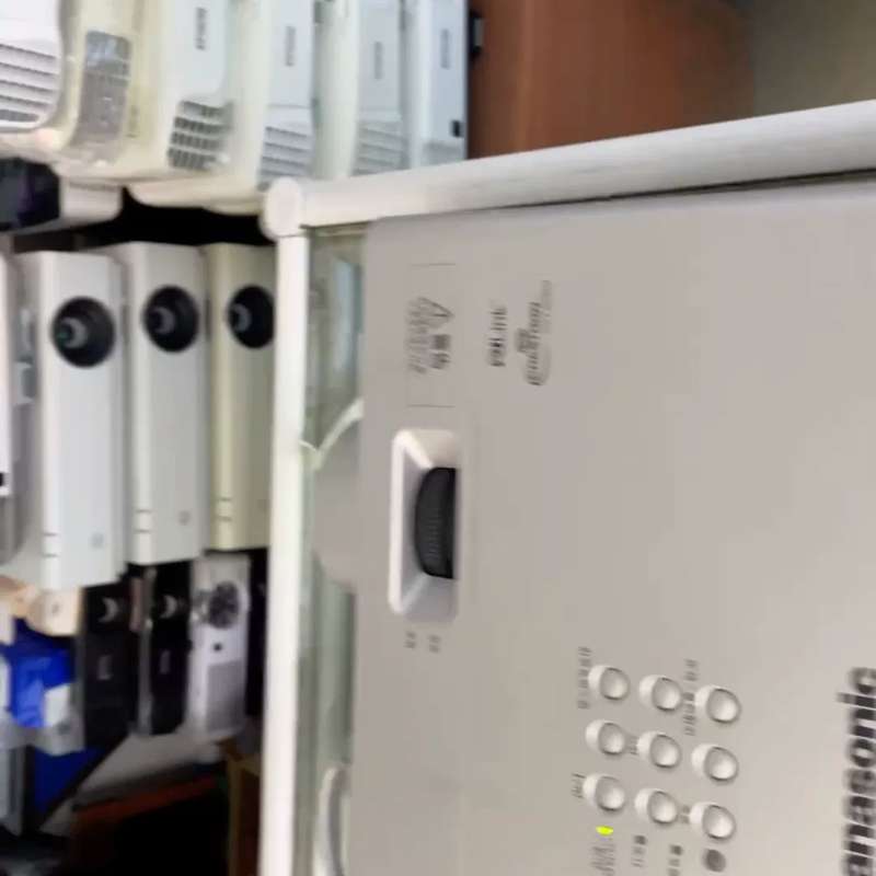 松下PT －BX425NC投影机几台，九新左右、效果非常好；--议价商品