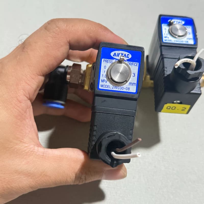 亚德客气动电磁阀2W030-08,DC24V,二手拆机,成色--议价商品
