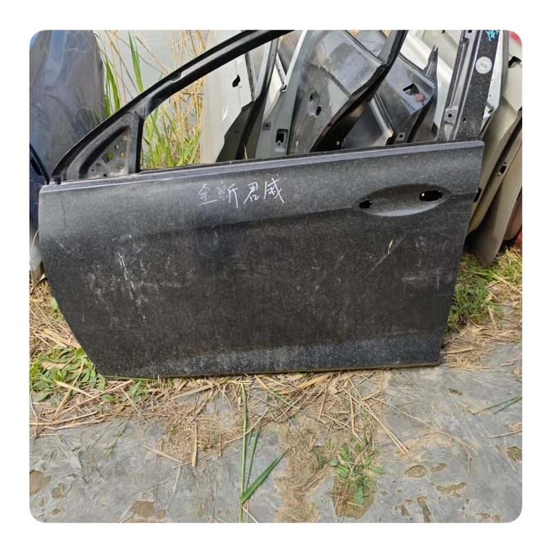 全新君威左前车门，原厂拆车件。成色如图，轻微使用痕迹。来自好