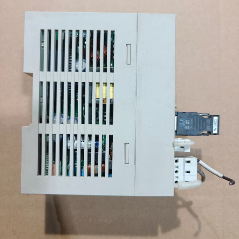 安川MP2300S控制器，型号JEPMC-MP2300S-E--议价商品