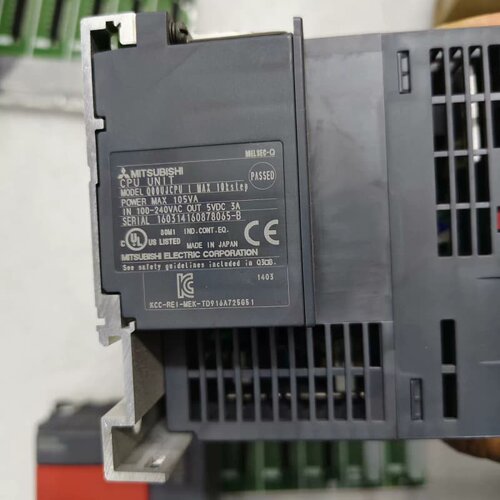 三菱Q00UJCPU CPU模块，日本原装，成色实物如图漂亮--议价商品