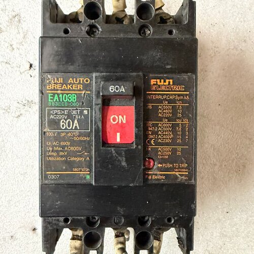 富士FUJI EA103B 3P 60A塑壳断路器，日本原装--议价商品