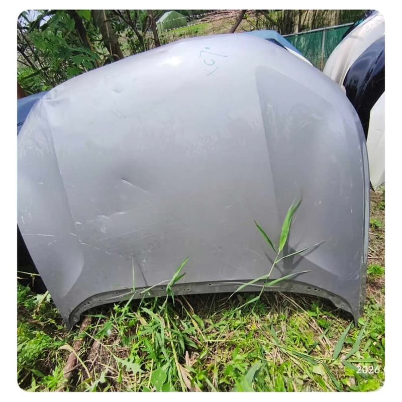 沃尔沃xc70原厂机盖,灰色拆车件,原车漆,结构完整,成色还--议