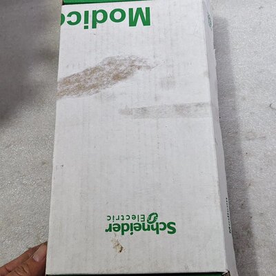 施耐德140ACI04000模块，全新没用过，带破旧的包装，--议价商品