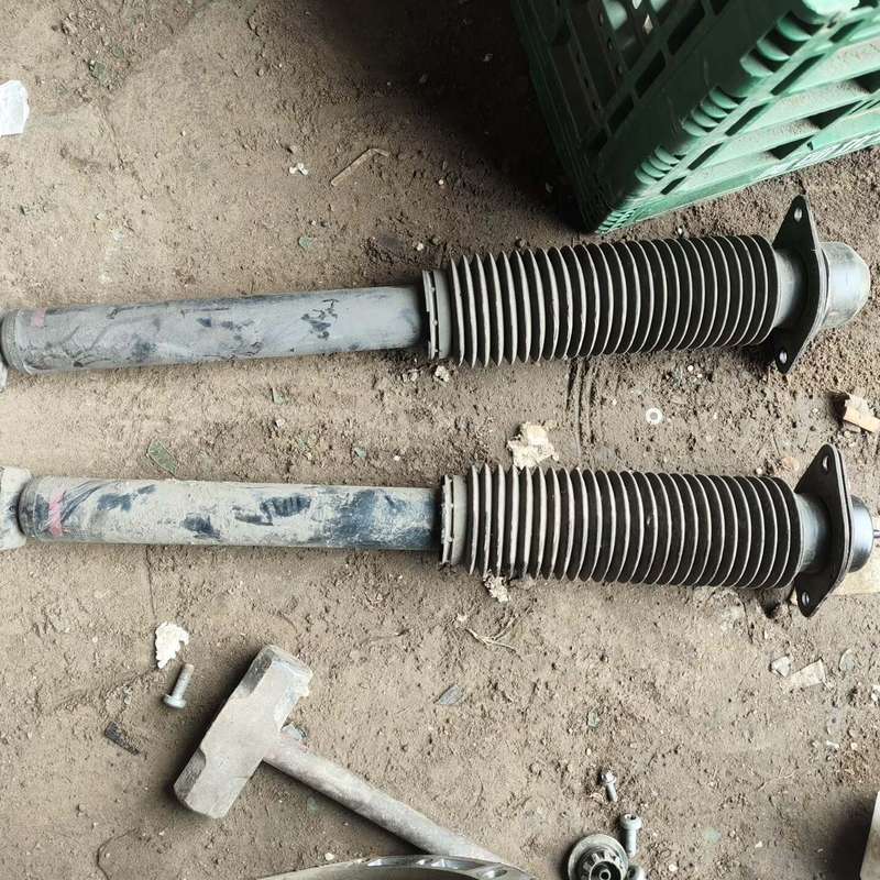 尼桑新天籁L34后减震器总成,原装拆车件,成色如图,--议价商品