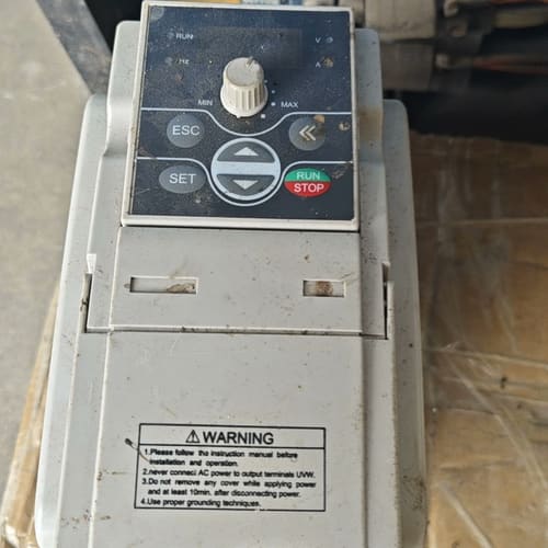四方变频器A100-2S0015 220V1.--议价商品