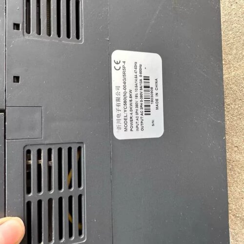 沂川变频器YC580(N)-004G/5R5P-4，4.0K--议价商品