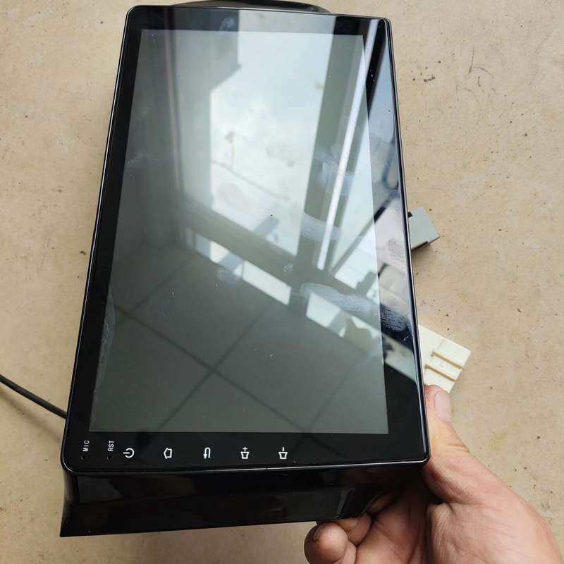 屏导航,9寸高清电容触摸屏,带GPS定位功能。屏幕显示--议价商品